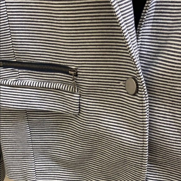 Reitmans navy & white pinstripe blazer - Picture 2 of 3